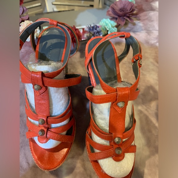 GUC!🤎BALENCIAGA color block wedges. - Picture 4 of 9